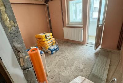 Capitol- apartament 3 camere decomandat stradal - 1