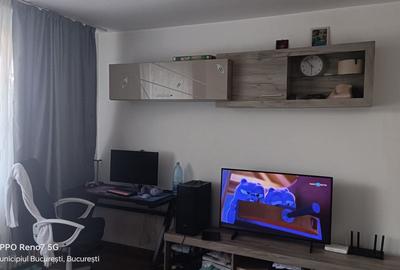 Apartament cu 3 camere semidecomandat în Giulești