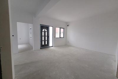 Casă individuală cu 4 camere în Est
