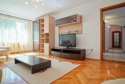 Apartament cu 3 camere decomandat, mobilat în Centrul Civic