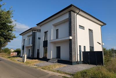 Casă individuală cu 6 camere în Tamași