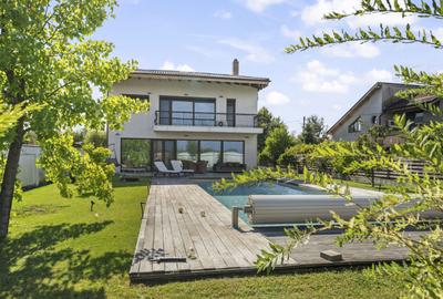 O casa frumoasa construita cu materiale premium - 2