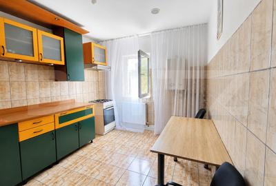 Apartament cu 3 camere decomandat, mobilat în Zarand