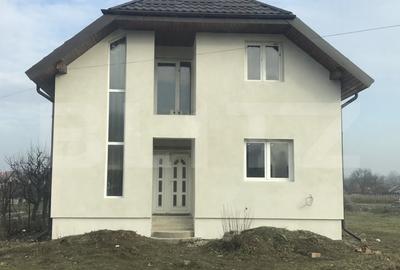 Casă individuală cu 4 camere în Păulești