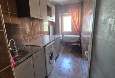 Garsoniera  spatioasa,cu balcon,6 min metrou M Bravu si 10 min Mall Vitan - 1