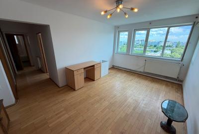 Apartament cu 3 camere decomandat în Titan
