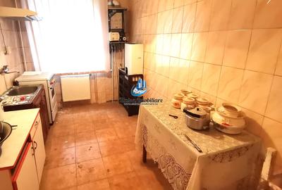 Apartament 3 camere decomandat, sud-est, Zona Scoala 10, Precista - 1