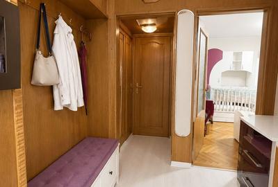 Apartament cu 3 camere decomandat, mobilat în Dacia