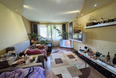 Apartament cu 3 camere decomandat, mobilat în Craiter