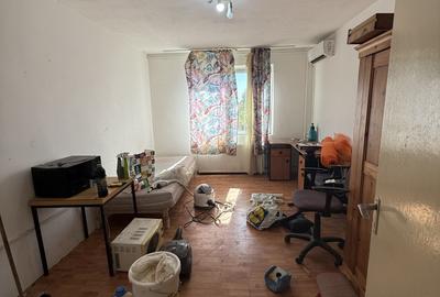 Garsonieră decomandată în Complex Studențesc