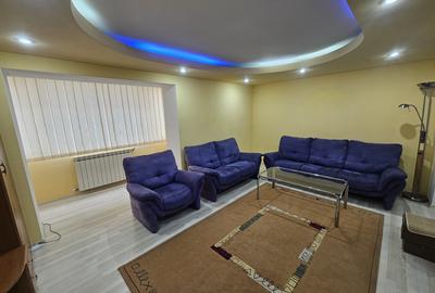 Apartament cu 3 camere semidecomandat, mobilat în Plopilor