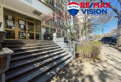 Birou, de 232.5 mp, în Central