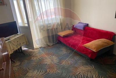 Apartament cu 3 camere semidecomandat, mobilat în Central