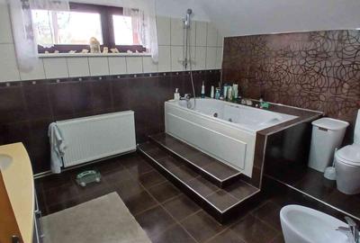 Casa cu 7 camere in zona rezidentiala - 10