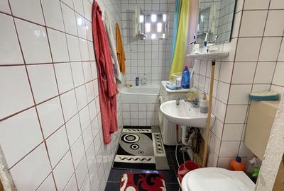 Apartament cu trei camere,etaj 2 - zona Cetatii - 14
