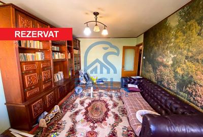 Apartament cu 3 camere decomandat în Casa de Cultură
