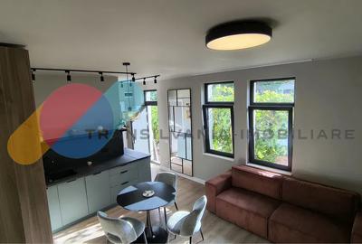 Apartament cu 2 camere semidecomandat, mobilat în Central