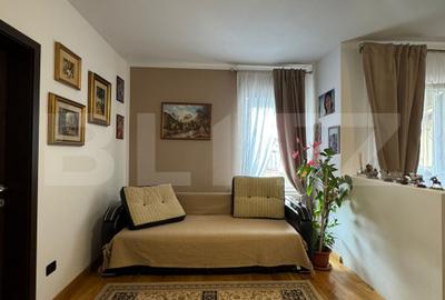 Apartament cu 3 camere decomandat, mobilat în Florești