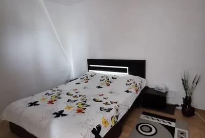 Apartament cu 3 camere semidecomandat, mobilat în Girocului