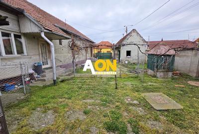 Teren intravilan parcelat, 1621 mp, cu casa demolabila, Barabant - 2