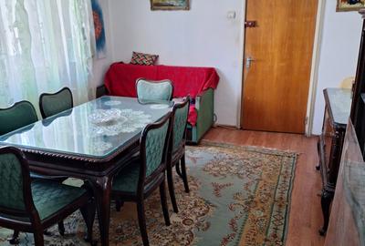 Apartament cu 3 camere semidecomandat în Titan