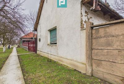 Casă modestă cu 3 camere de renovat în Mișca - 1