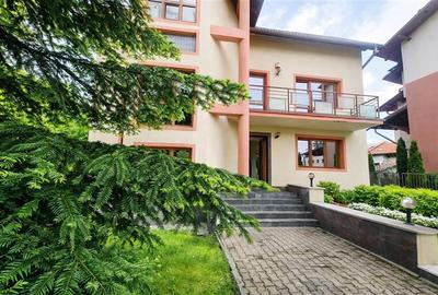 Vila impetuoasa pe 700mp teren:Spatiu versatil pentru locuinta/afacere Premium - 1
