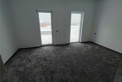 Duplex despartit prin camera tehnica - balcon mare - teren 370 mp - 9