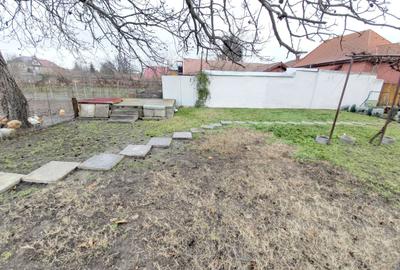 Casa de vanzare cu teren generos - 1