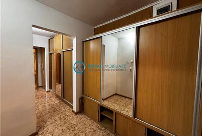 Royal Imobiliare  - Vanzare Apartament 3 camere zona 9 Mai - 13