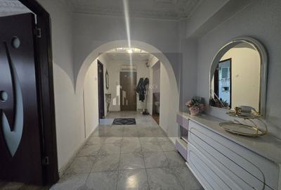 Apartament 104mp-utili 2bai centrala -an 1985 -Bd. Chisinau -Mega Mall - 1