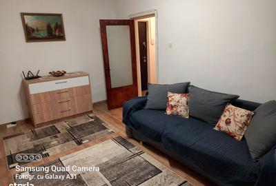 Apartament cu 3 camere decomandat în Grivița