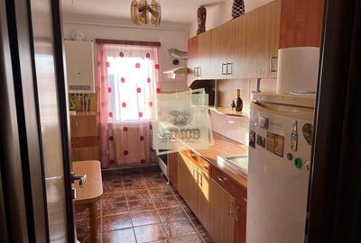 Apartament cu 3 camere decomandat cu balcon in Vasile Aaron - 5