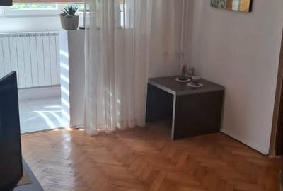 Apartament cu 3 camere semidecomandat în Sat Vacanță