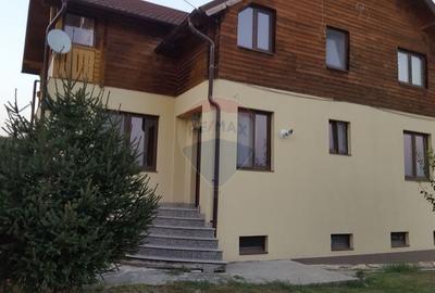 Casă individuală cu 6 camere în Moara Vlăsiei