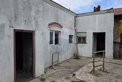 Casa parter, 4 camere, strada Lugoj, sector 1 - 4