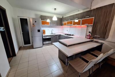 Apartament cu 3 camere decomandat în Km 4-5