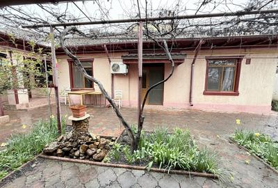 Casă de inchiriat cu 6 camere Faleza Nord – curte proprie, garaj - 1