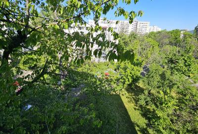 Apartament cu 3 camere decomandat, mobilat în Titan