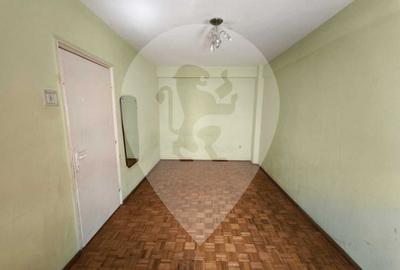 Apartament cu 2 camere semidecomandat, mobilat în 13 Decembrie