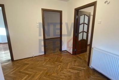 Apartament 3 camere in vila Capitale