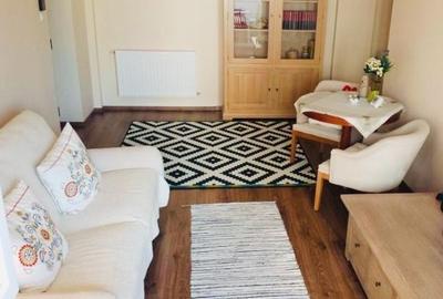 Apartament cu 2 camere semidecomandat, mobilat în Central