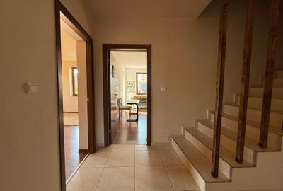 Casa spatioasa,perfecta pentru locuit sau investitie - 18