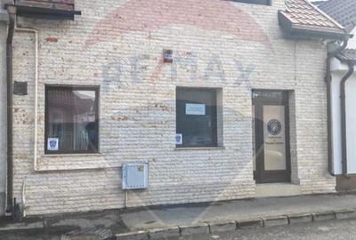 Apartament cu 4 camere de vânzare in zona centrala - 1