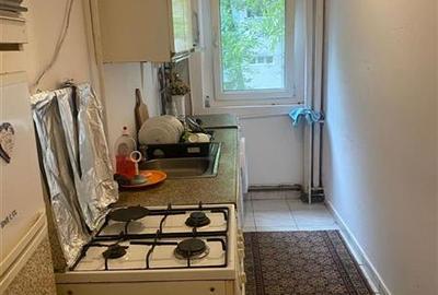 Apartament  3 camere semidecomandat cu centrala proprie etaj 1 zona Sagului - 1