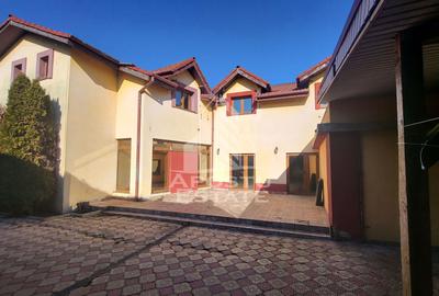Casă individuală cu 7 camere în Dumbrăvița