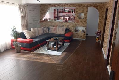 Casă / Vilă cu 7 camere de vânzare - 4