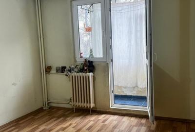 Apartament cu 2 camere semidecomandat în Giurgiului
