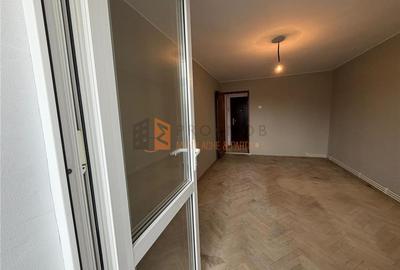 Apartament cu 3 camere decomandat în Micro 14