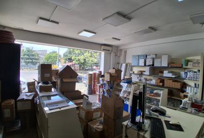 Spațiu comercial stradal – 80 mp, Lacul Tei – 1.500 €/lună - 2